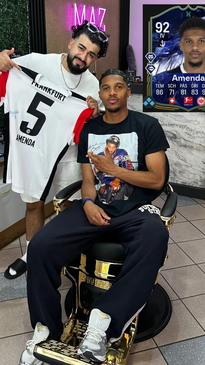 Un joueur dans le fauteuil, Mazin tient son maillot